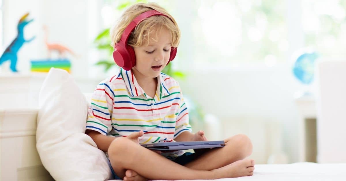 Child talking to strangers online - Beanstalk Mums Child talking to strangers online