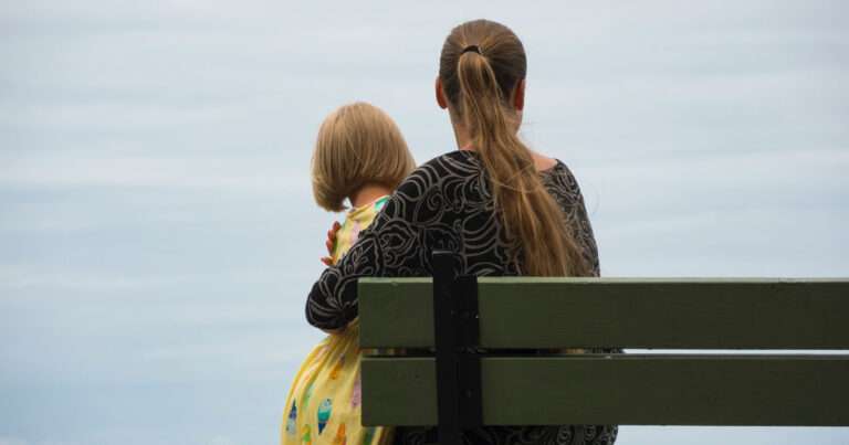 Managing overwhelm as a single mother | Beanstalk Mums