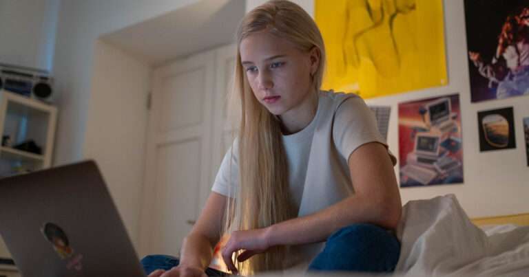 Help teenagers navigate divorce | Beanstalk Mums