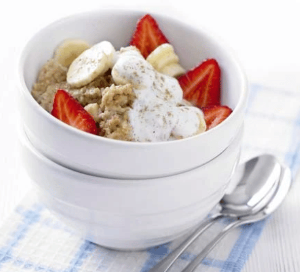 Cinnamon with banana and berries porridge recipe