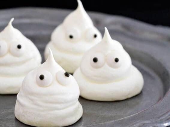 Meringue ghosts | Halloween food