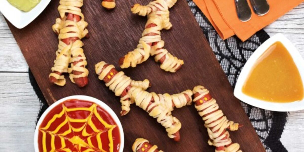 Hot dog mummies | Halloween food