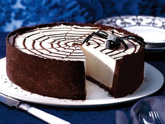 Spooky spider web cheesecake