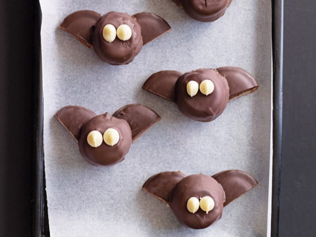 Marshmallow bats | Halloween food